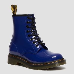 Dr. Marten’s 1460 WOMEN'S PATENT LEATHER LACE UP BOOTS in BLUE PATENT LAMPER